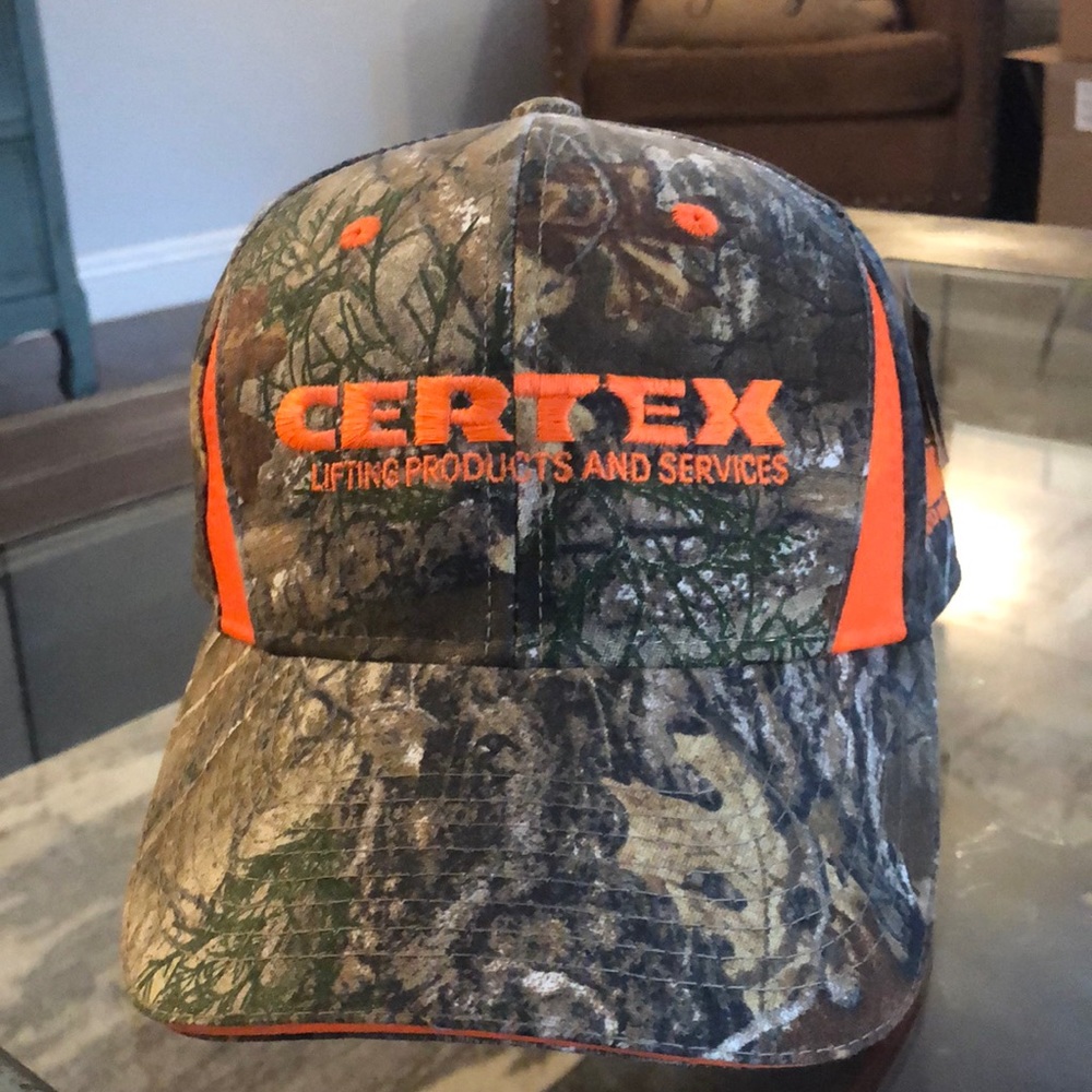 Realtree Edge Velcroback hat. NWT